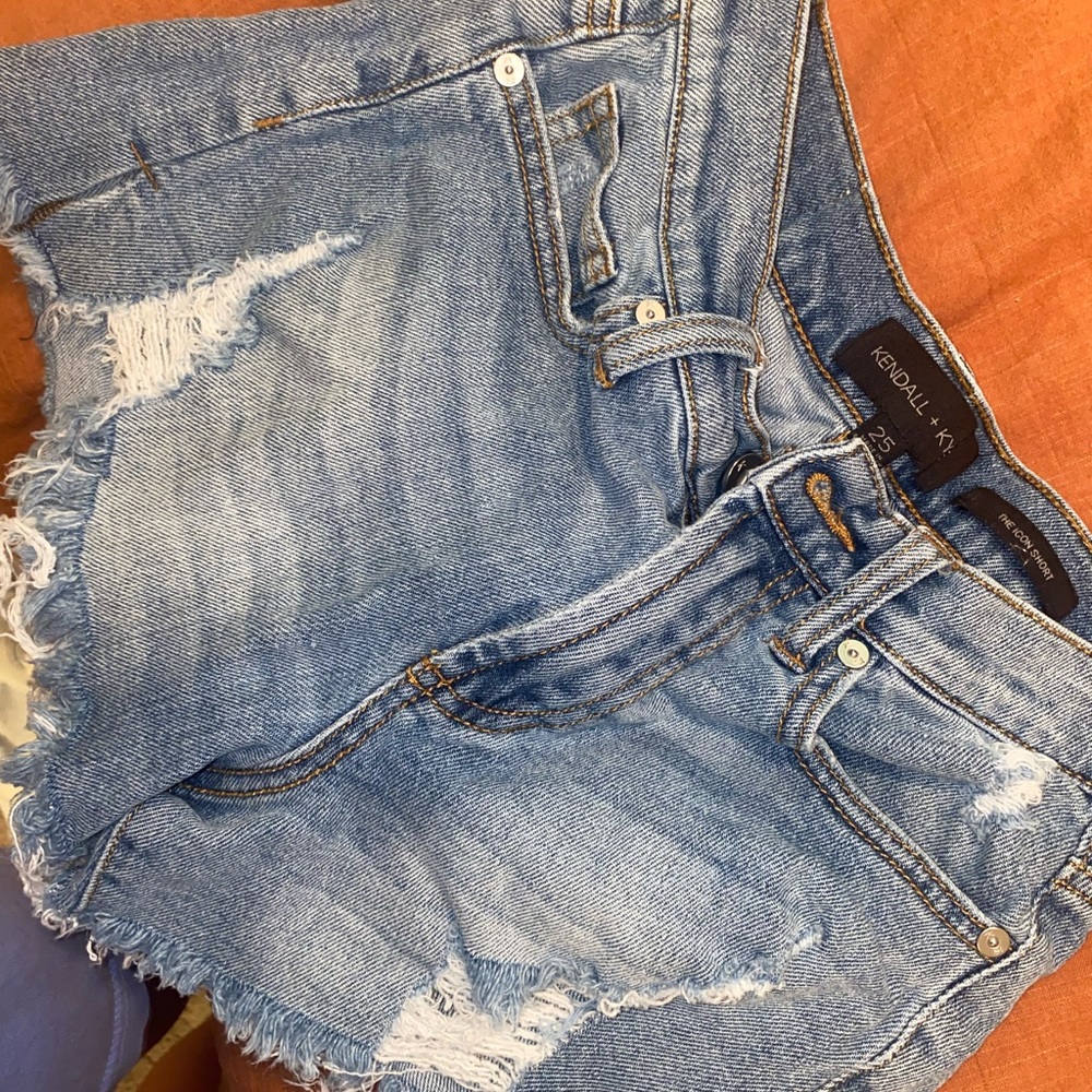 Kendall and Kylie shorts size 25